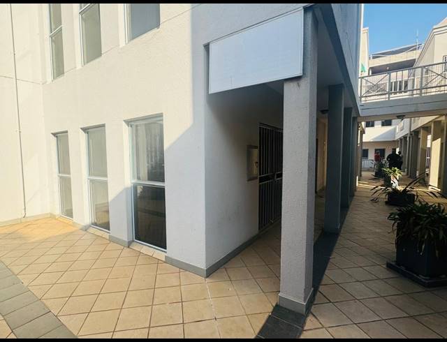 1,800M² BUILDING FOR SALE IN HATFIELD